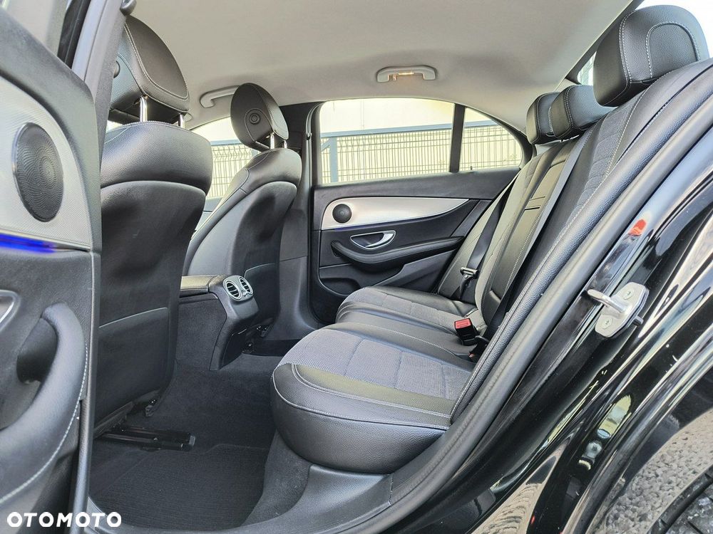 Mercedes-Benz Klasa E 400 4-Matic 9G-TRONIC - 11