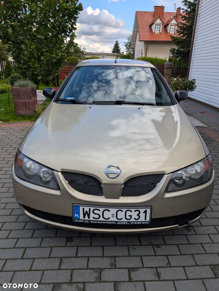 Nissan Almera 1.5 Base - 1
