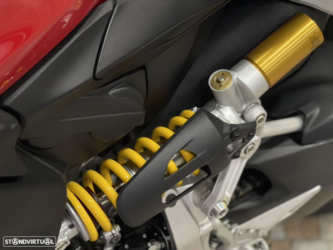 Ducati Streetfighter V2 - 12