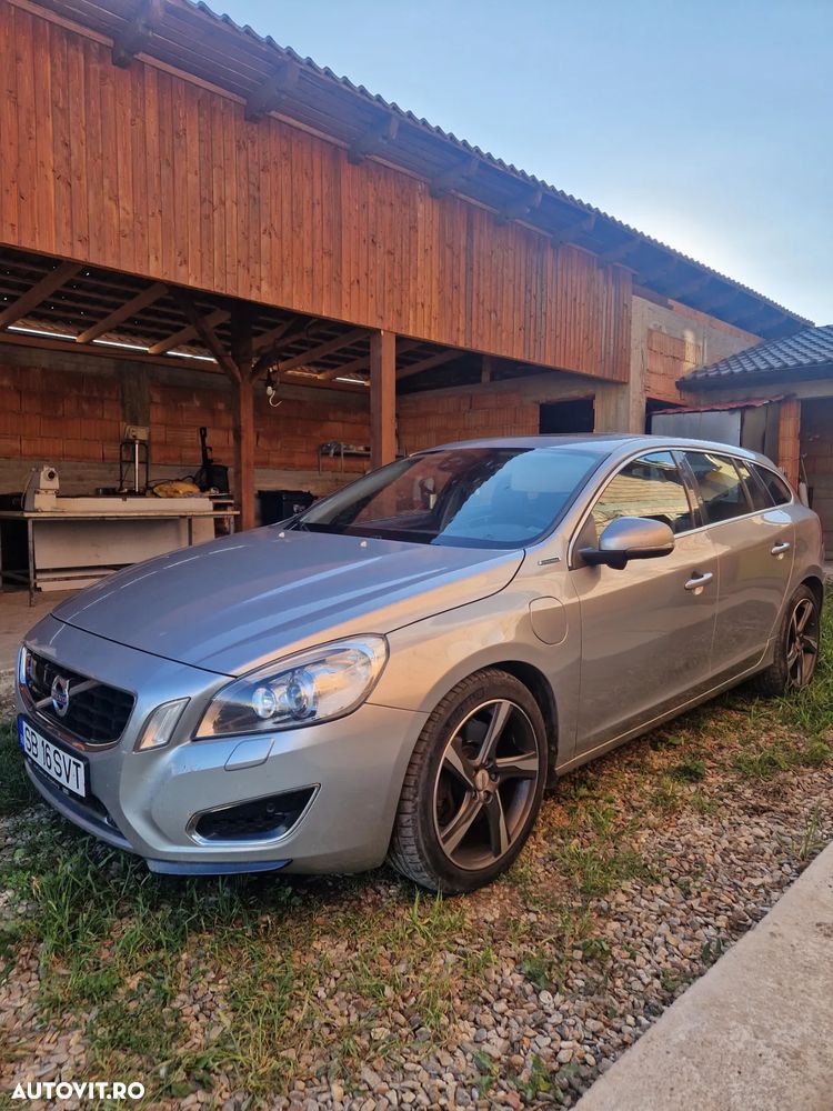 Volvo V60 D6 Plug-In-Hybrid AWD Geartronic Momentum - 2