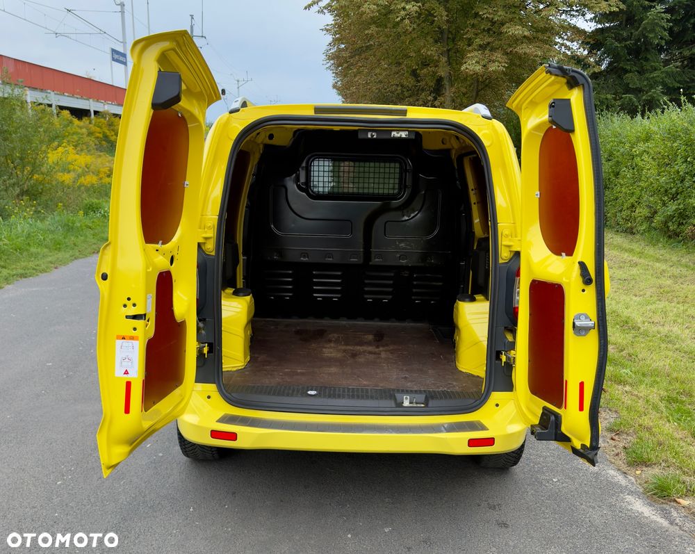 Ford Transit Courier - 15