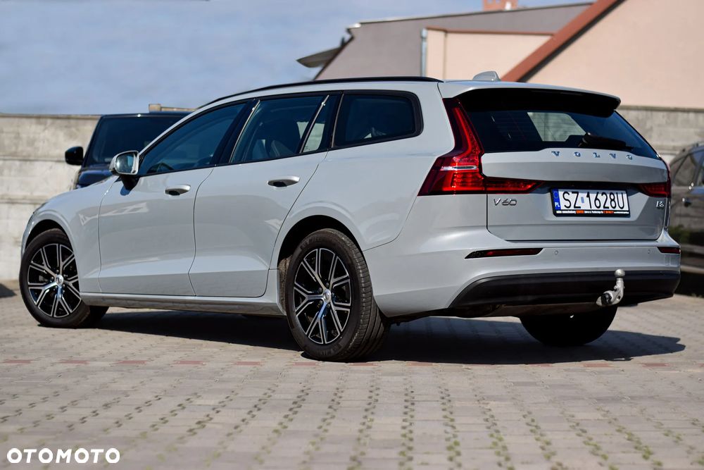 Volvo V60 B3 B DKG Momentum Pro - 32