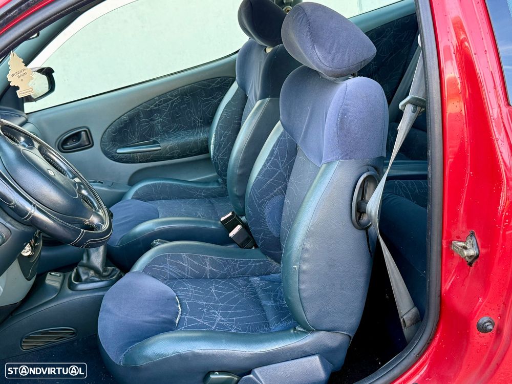 Renault Mégane Coupe 2.0 16V - 19