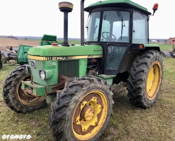 John Deere 2140