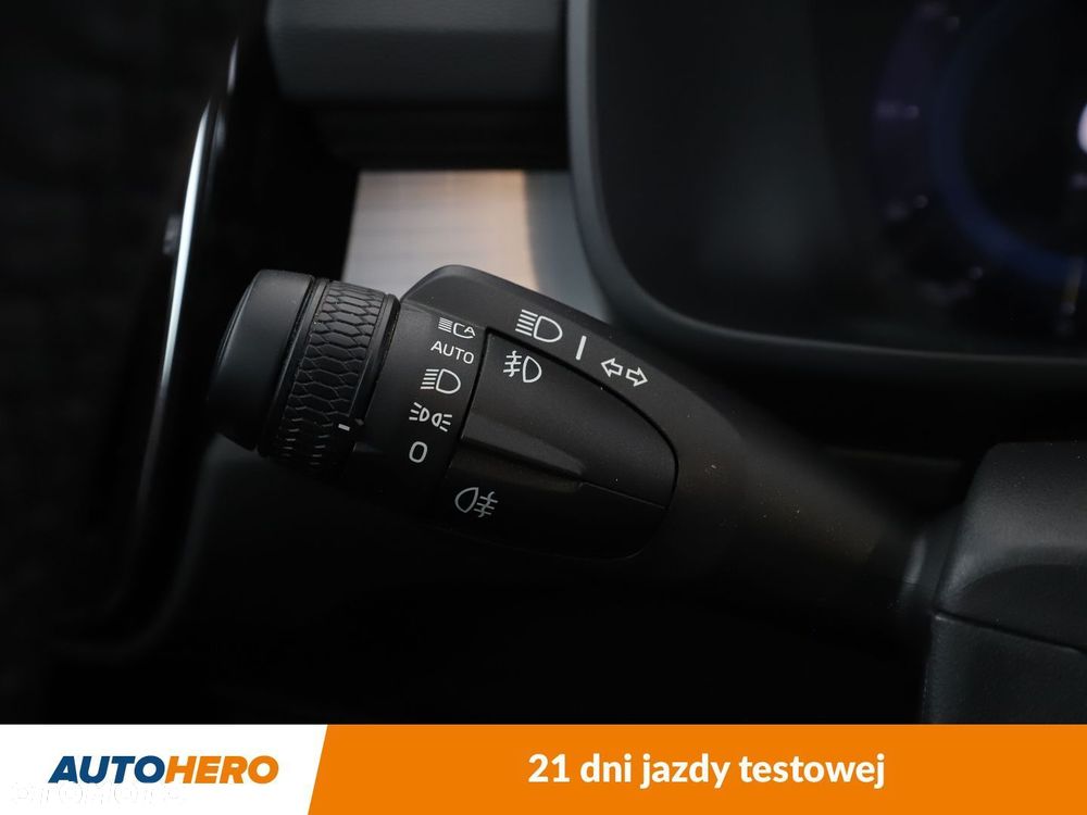 Volvo XC 40 B3 Plus Dark - 31