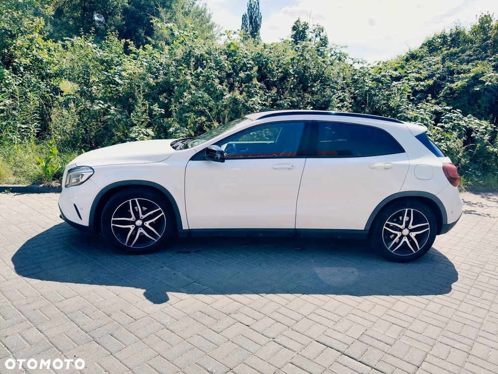 Mercedes-Benz GLA 200 7G-DCT - 9
