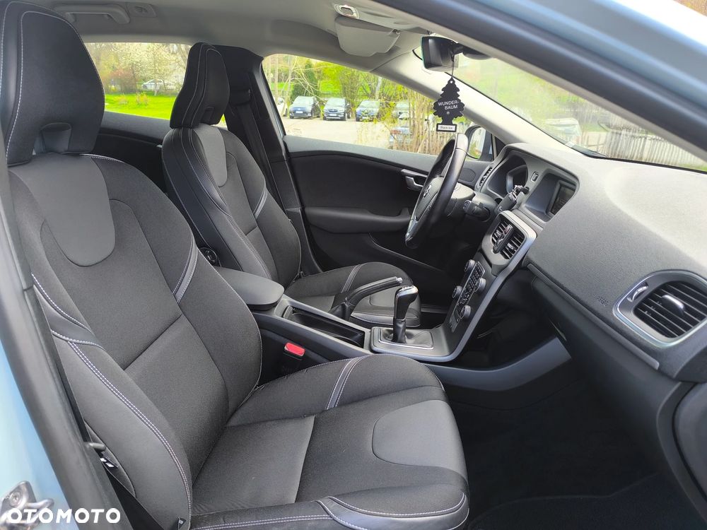 Volvo V40 D2 Momentum - 19