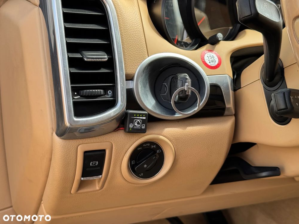 Porsche Cayenne Standard - 36