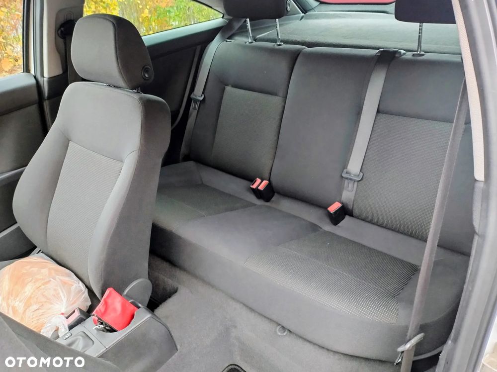 Opel Astra III GTC 1.4 Cosmo - 11