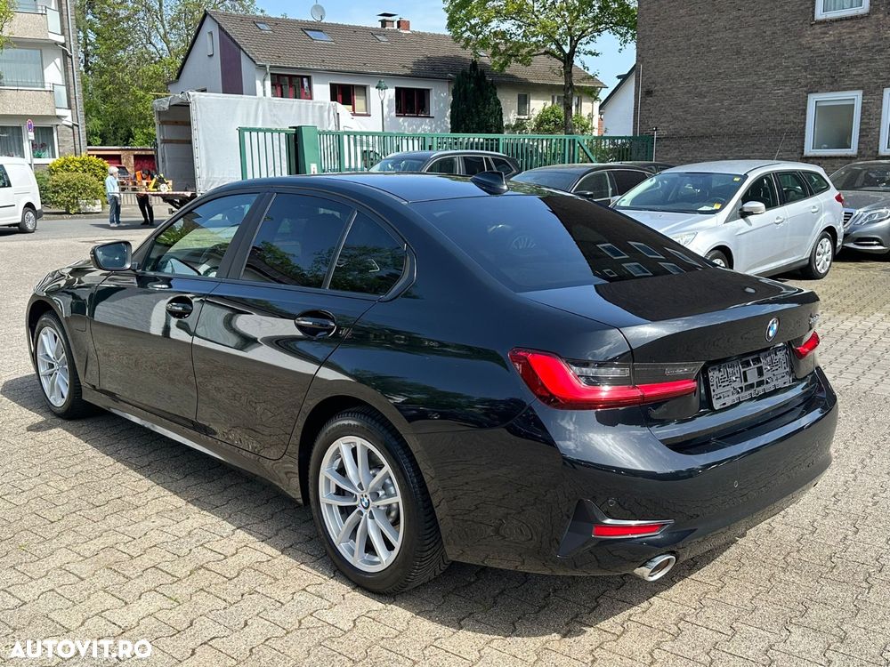BMW Seria 3 330e Aut. Sport Line - 13