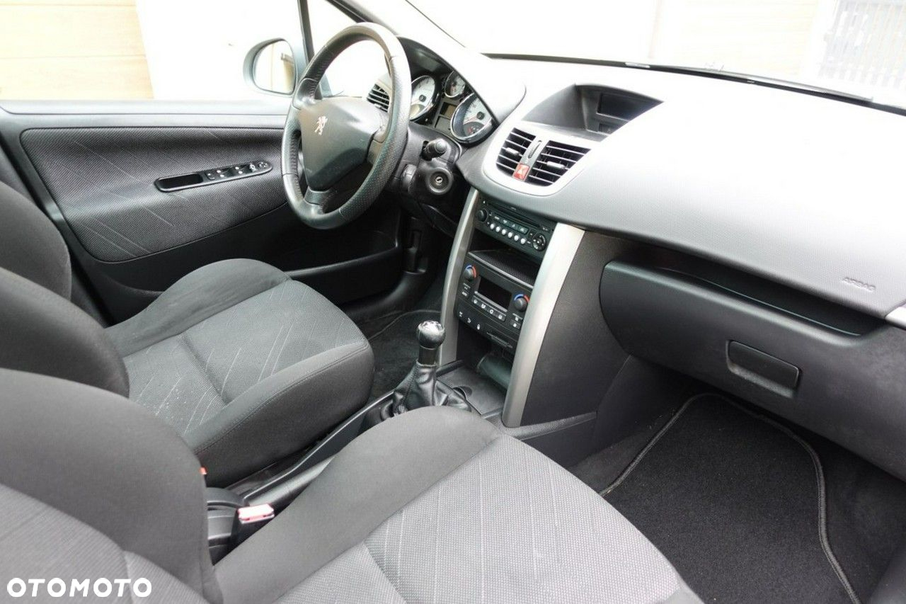 Peugeot 207 - 13