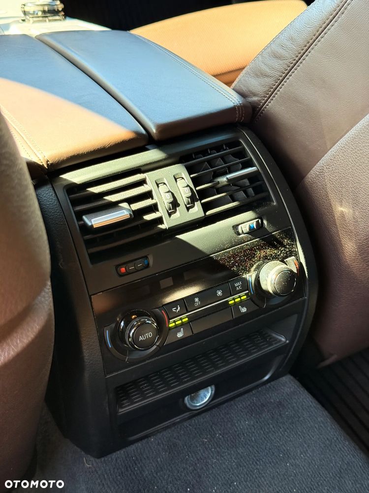 BMW Seria 5 M550d xDrive - 16