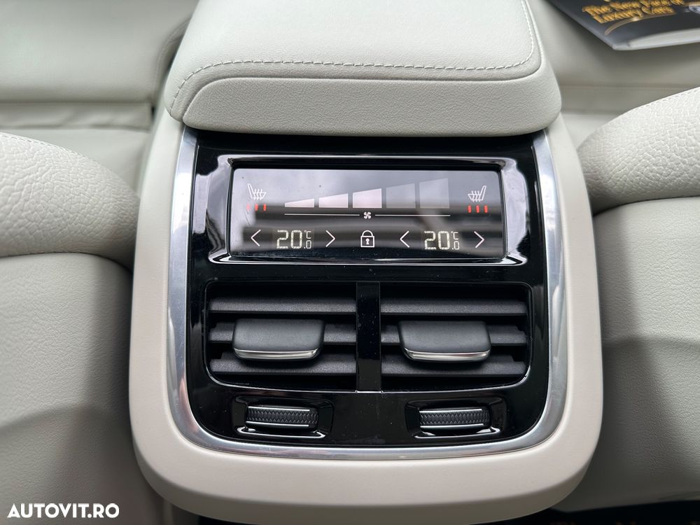 Volvo XC 60 B4 MHEV AT AWD Ultimate Dark - 22