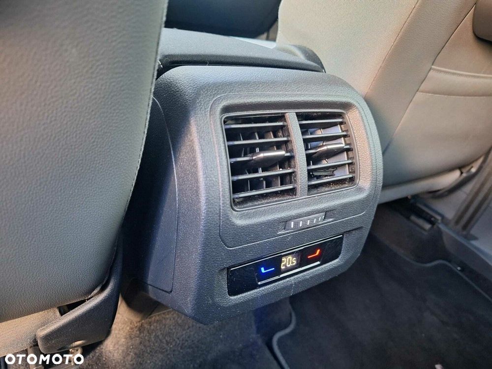 Volkswagen Touran - 24