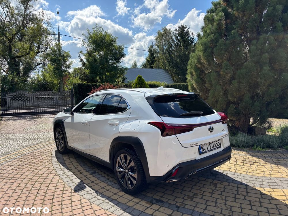 Lexus UX - 5