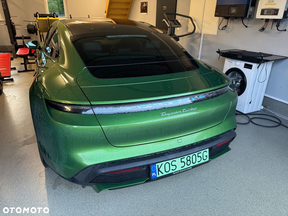 Porsche Taycan - 12