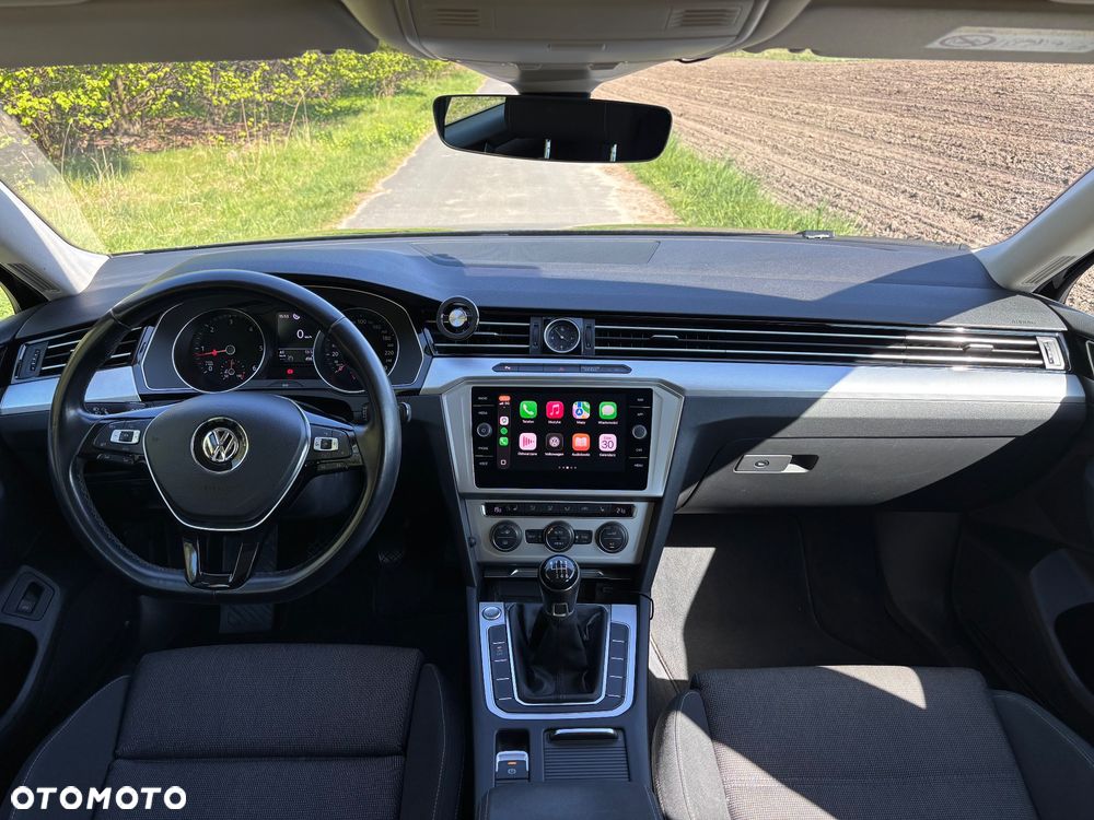Volkswagen Passat 2.0 TDI SCR Comfortline - 8