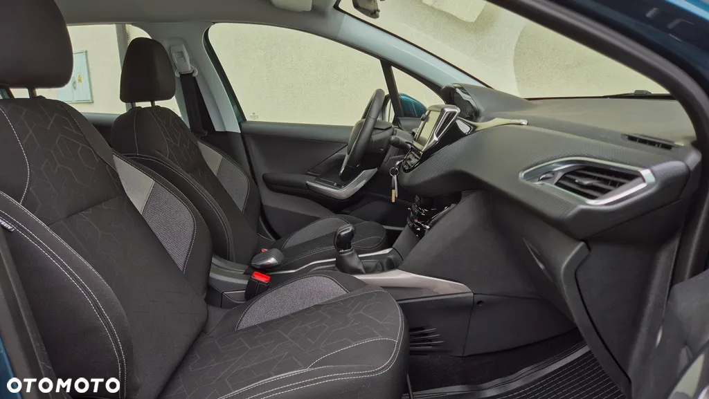 Peugeot 2008 1.2 Pure Tech Style S&S - 27