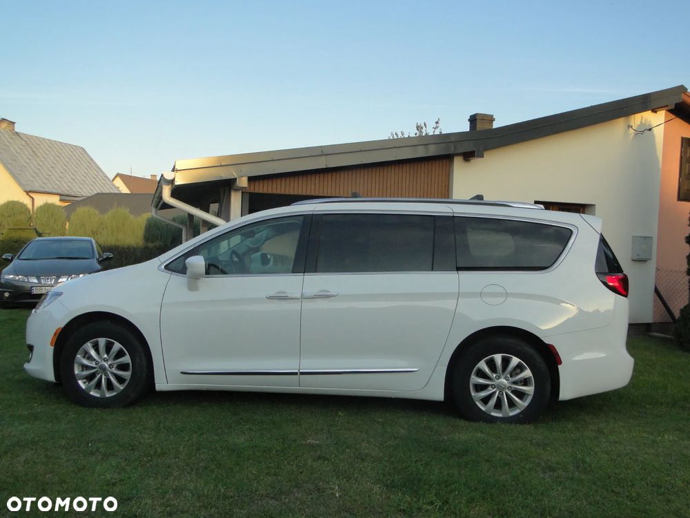 Chrysler Pacifica - 3