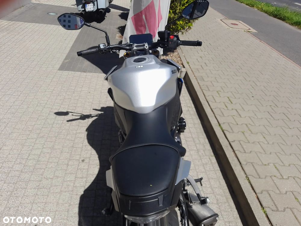 Suzuki GSX 1000 - 3