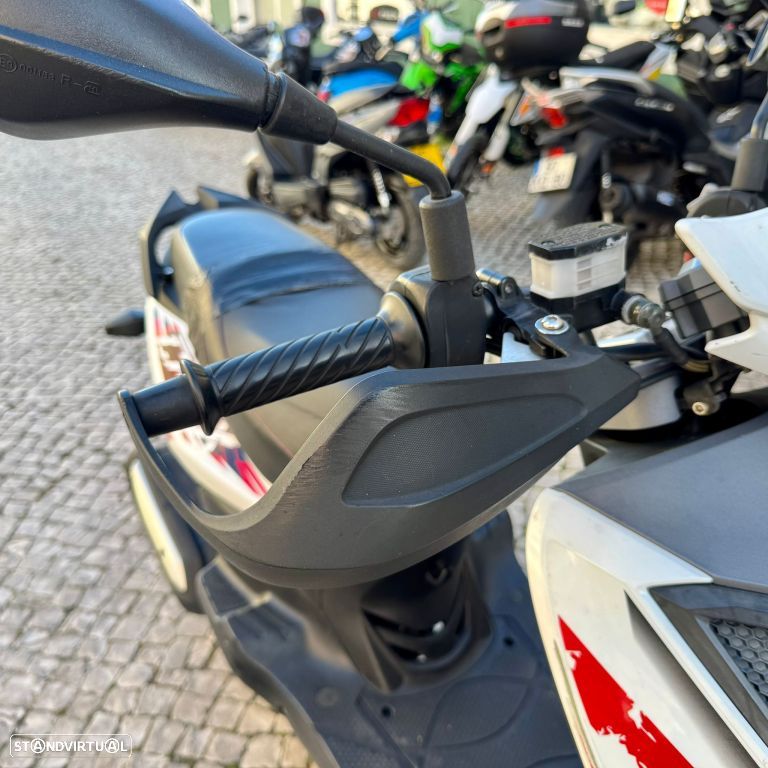 Sym FIDDLE CROX 50 - 9