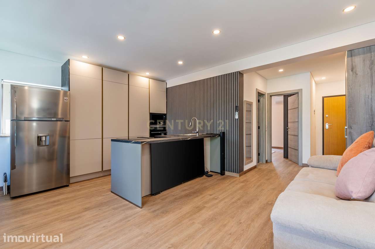 Apartamento T1 remodelado com 2 varandas - Grande imagem: 2/22