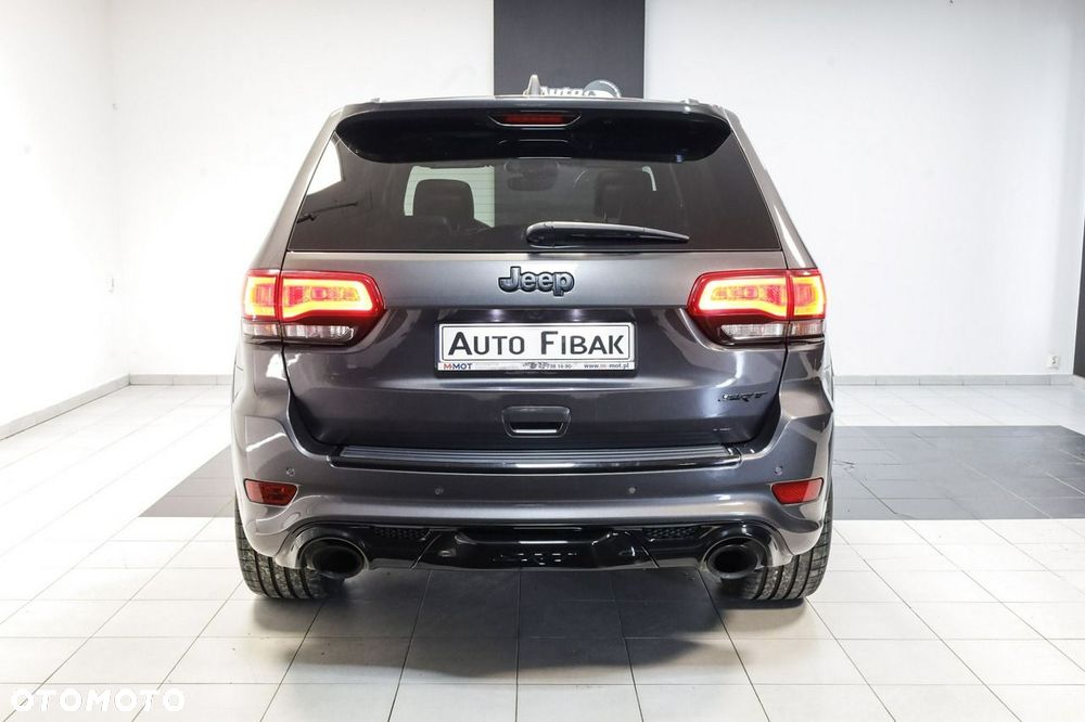 Jeep Grand Cherokee - 12