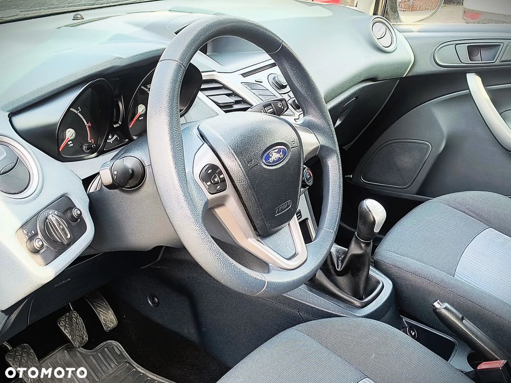 Ford Fiesta 1.25 Ambiente EU5 - 6