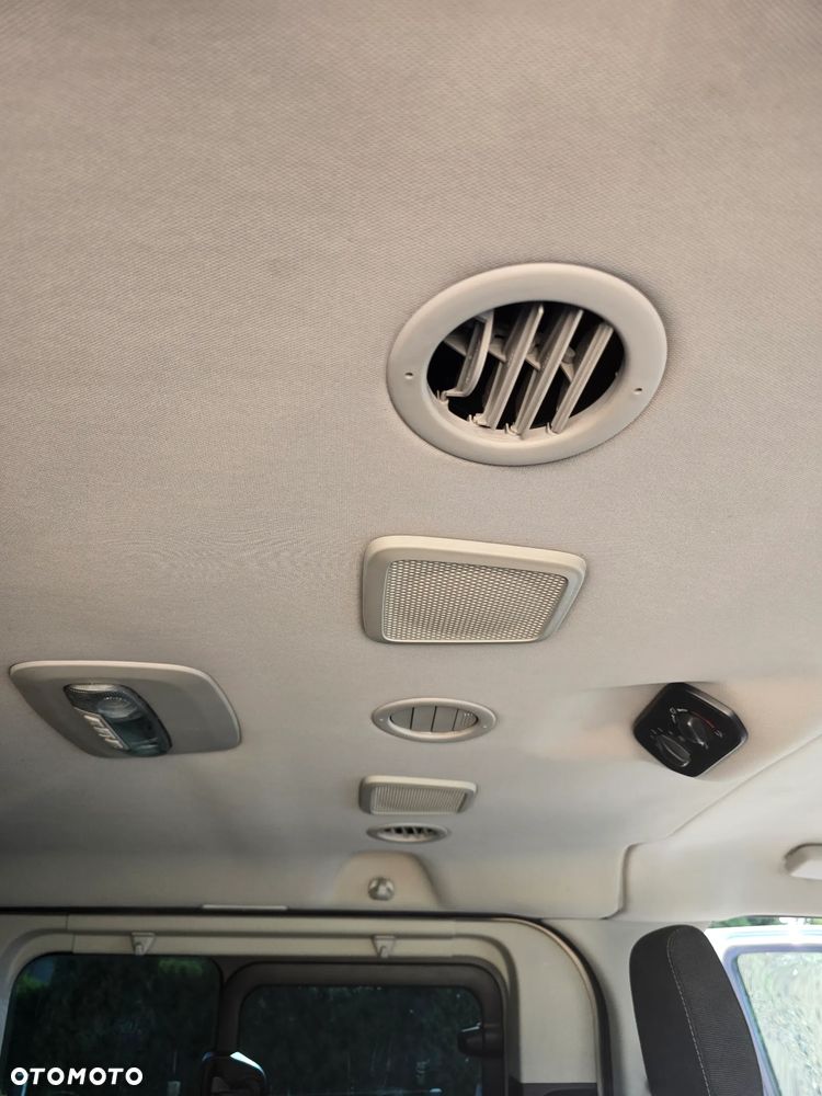 Ford Tourneo Custom - 9