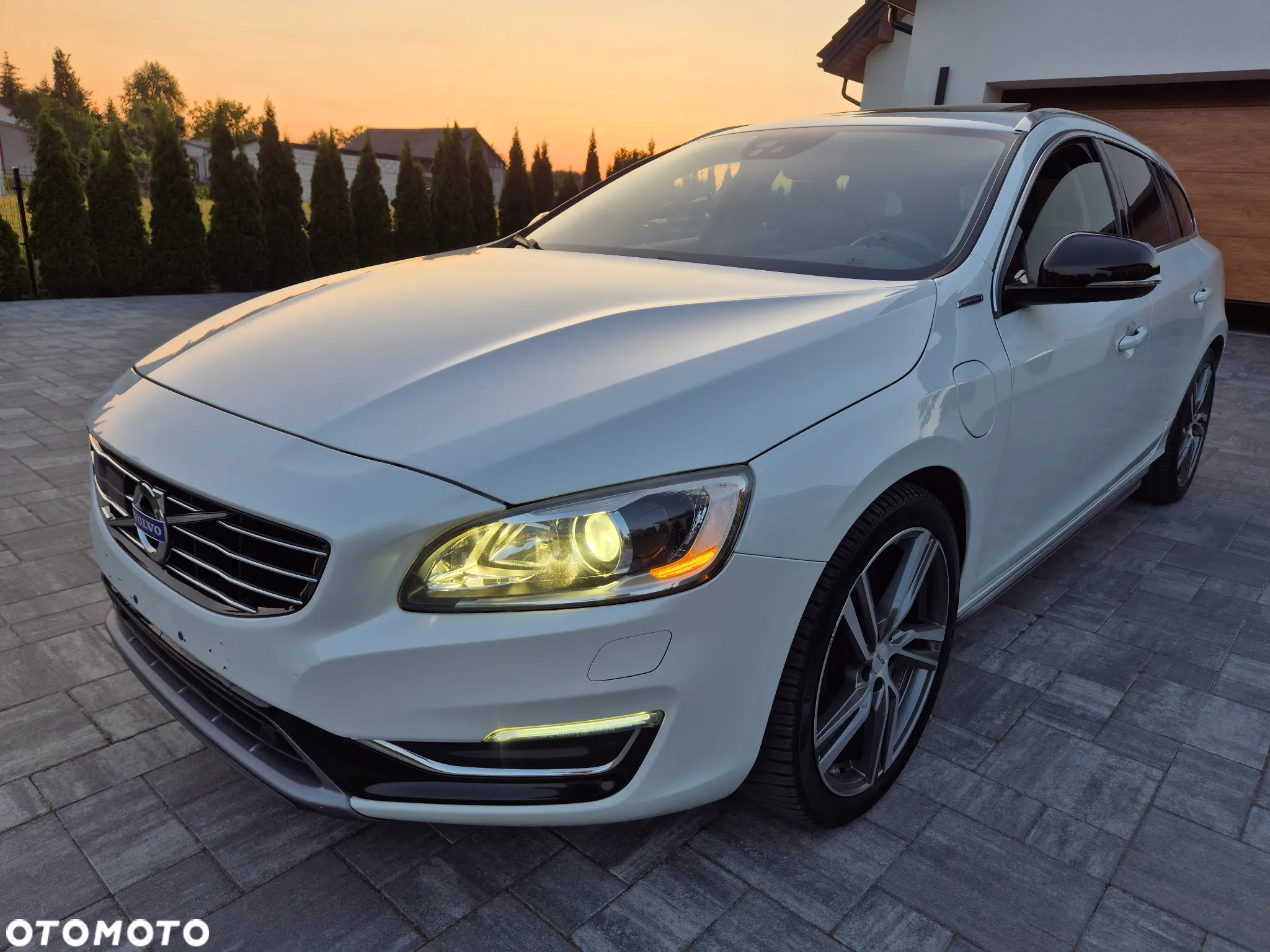 Volvo V60 D6 Plug-In-Hybrid AWD Geartronic Summum - 17