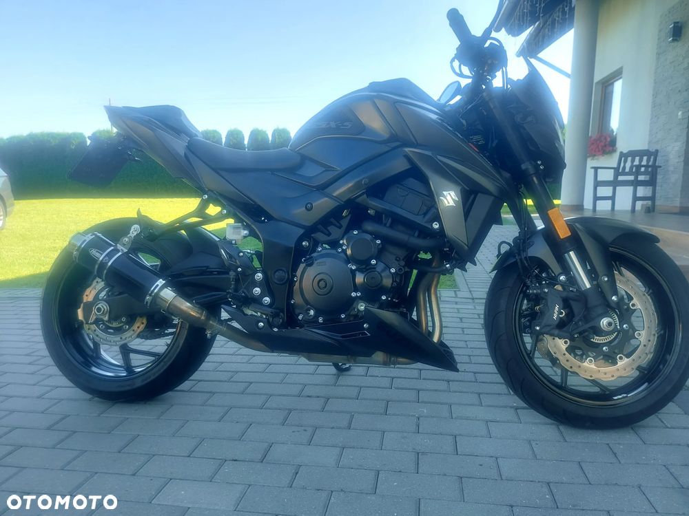 Suzuki GSX - 14