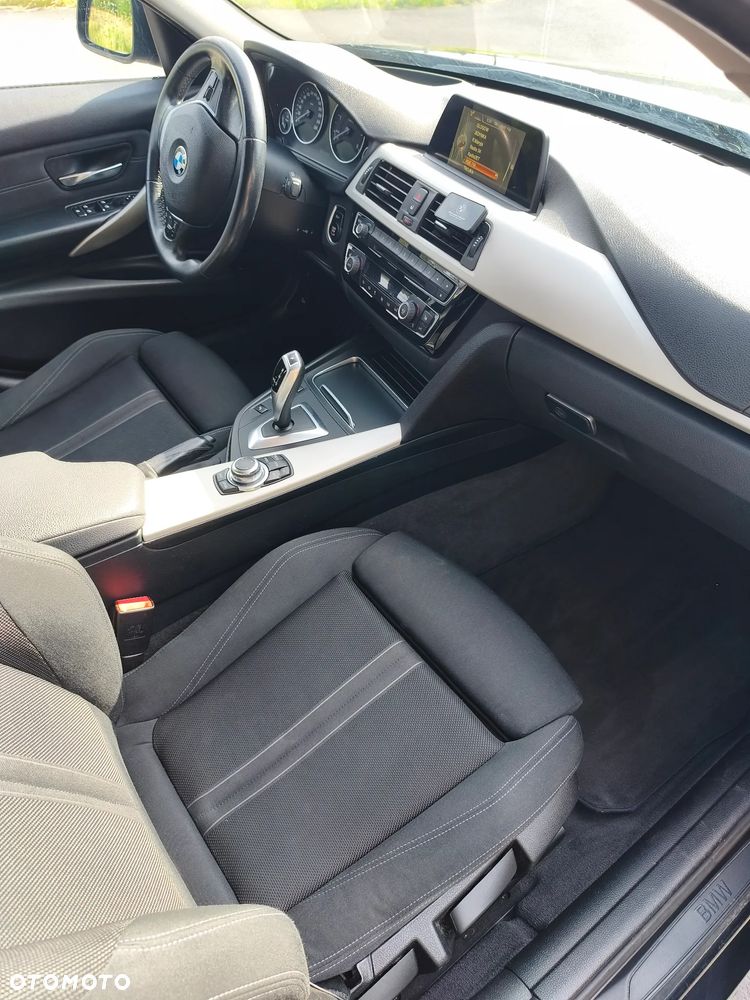 BMW Seria 3 318d Sport Line - 12