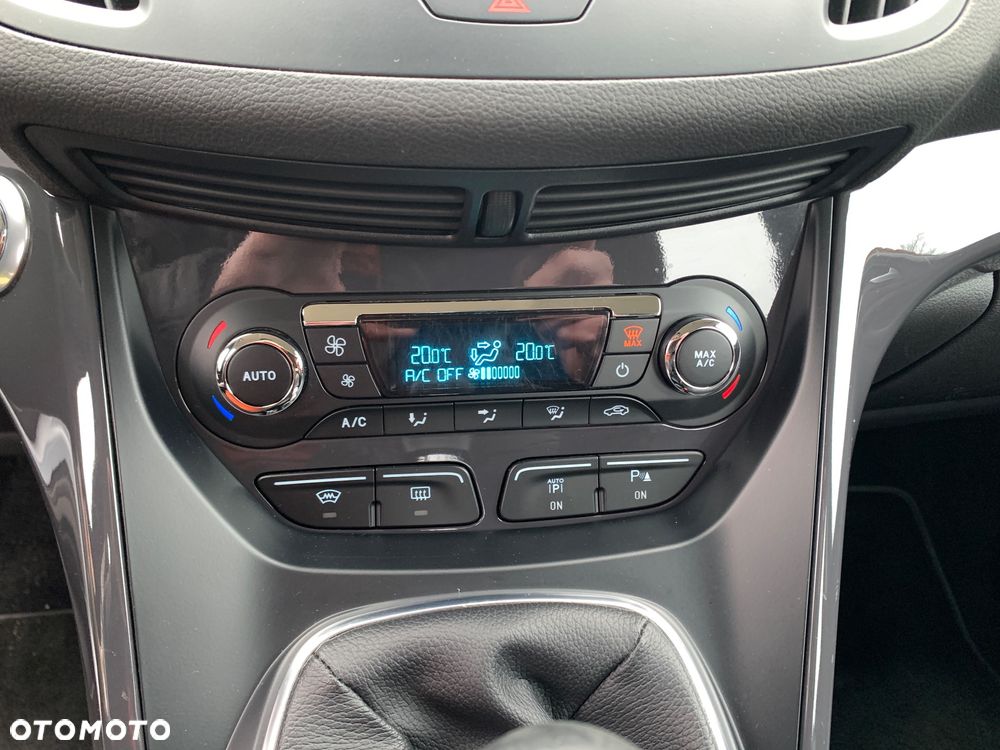 Ford Kuga 2.0 TDCi 2x4 Titanium - 24