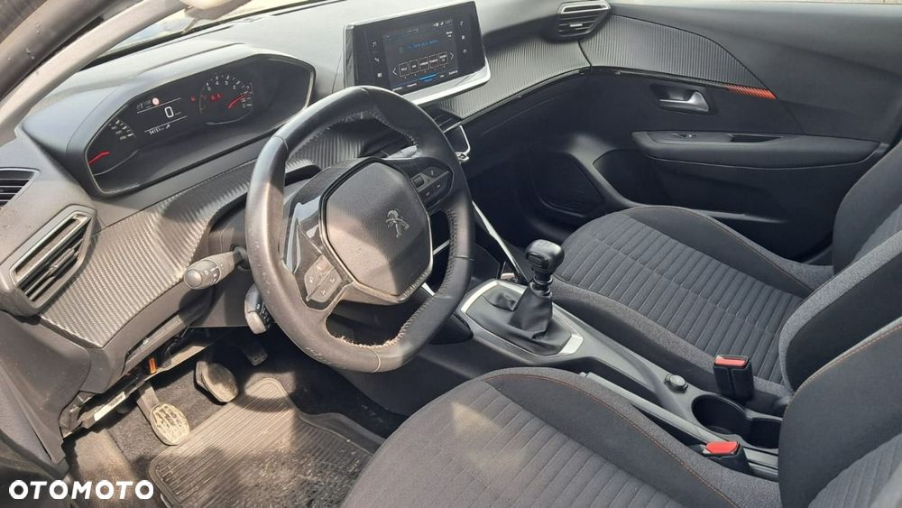 Peugeot 208 - 10