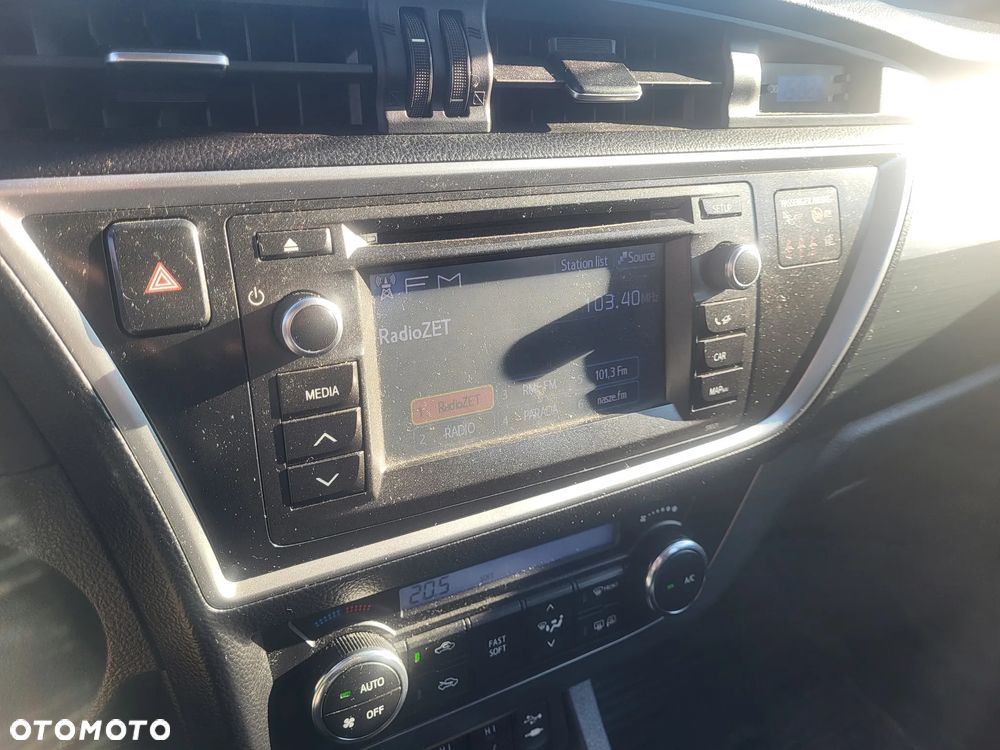 Toyota Auris 1.6 Prestige - 12