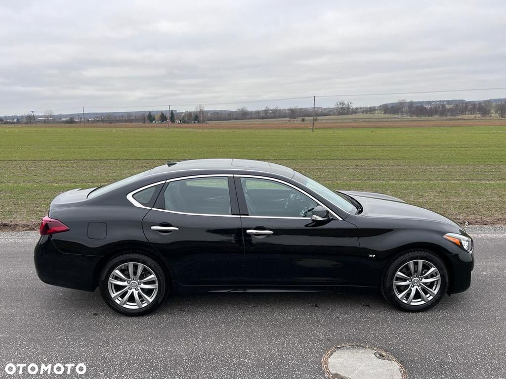 Infiniti Q70 - 11