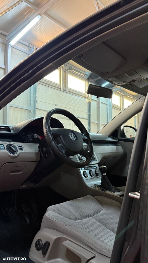 Volkswagen Passat 1.9 TDI Highline - 5