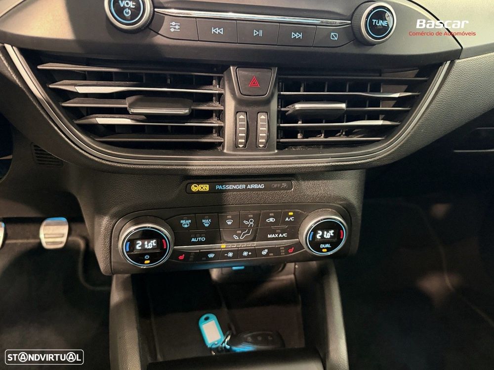Ford Focus 1.0 EcoBoost MHEV ST-Line - 27