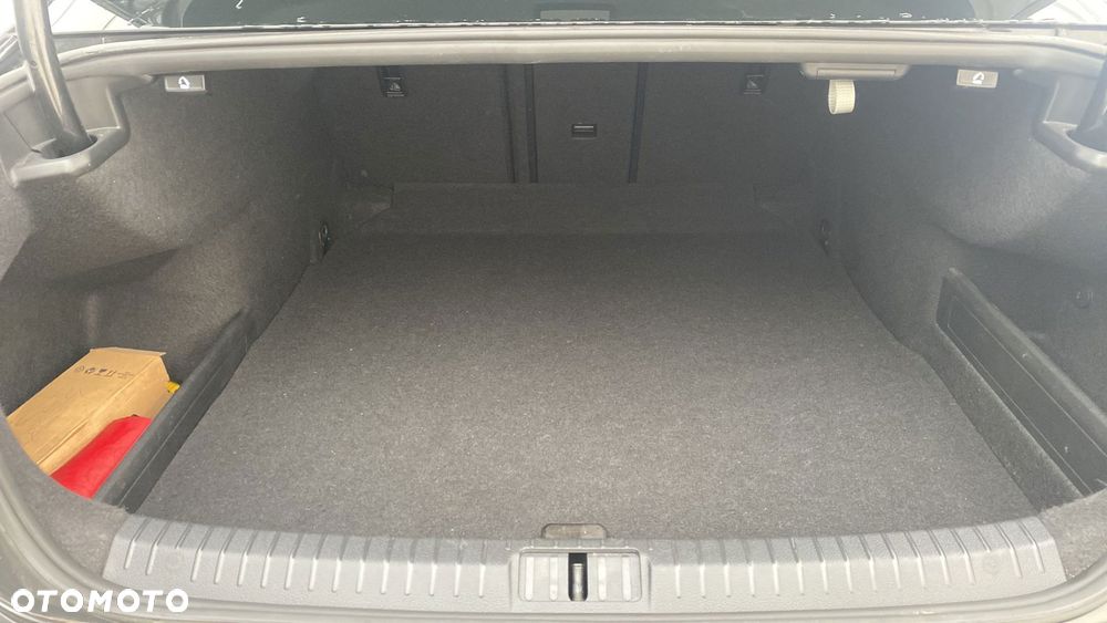 Volkswagen Passat 2.0 TDI EVO Business DSG - 12