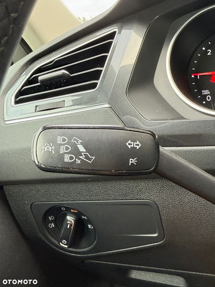 Volkswagen Tiguan 2.0 TDI SCR 4MOTION (BlueMotion Tech) Sound - 38