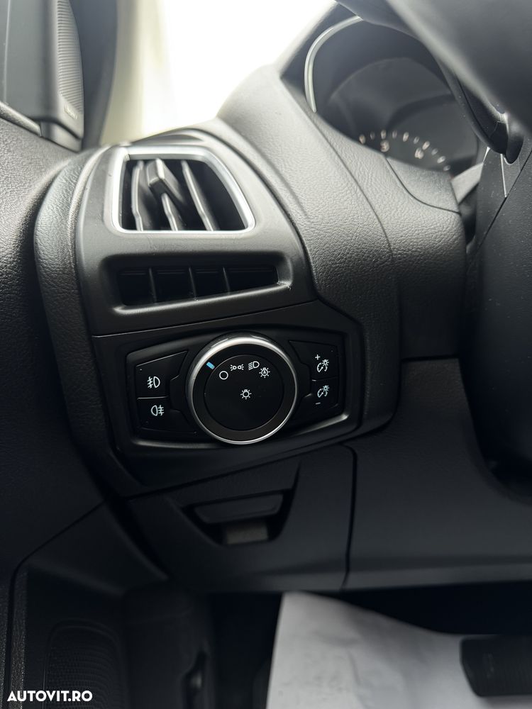 Ford Focus - 23