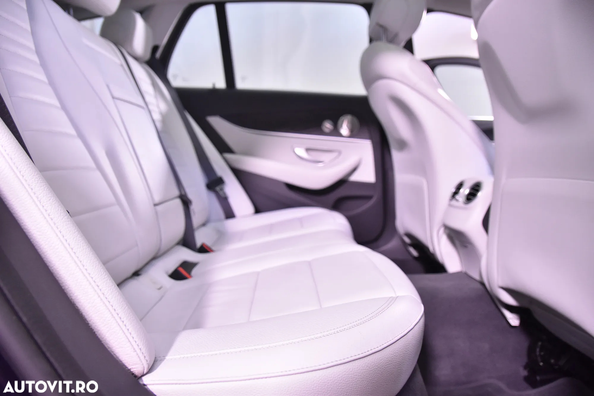 Mercedes-Benz E 300 de T 9G-TRONIC - 12
