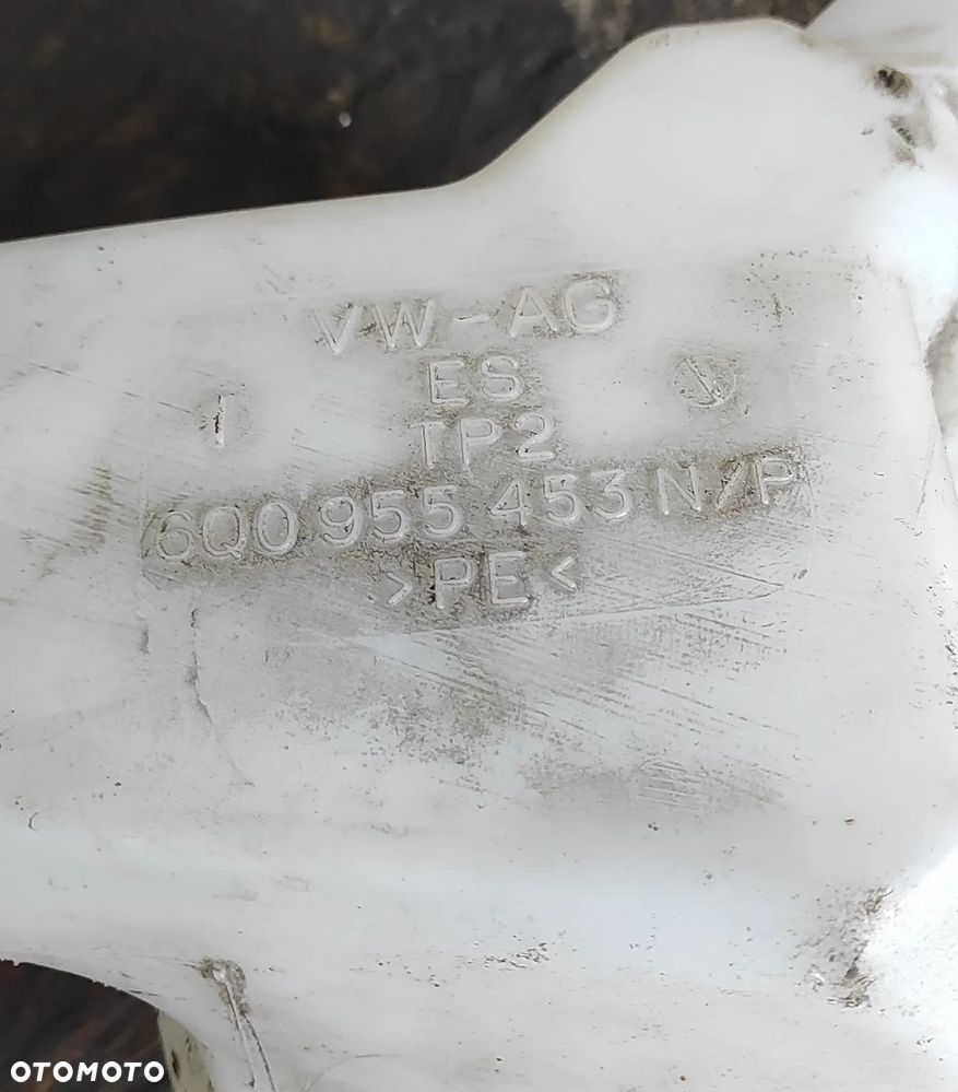 ZBIORNIK ZBIORNICZEK PŁYNU SPRYSKIWACZY VW POLO 9N SKODA FABIA 1 SEAT IBIZA - 2