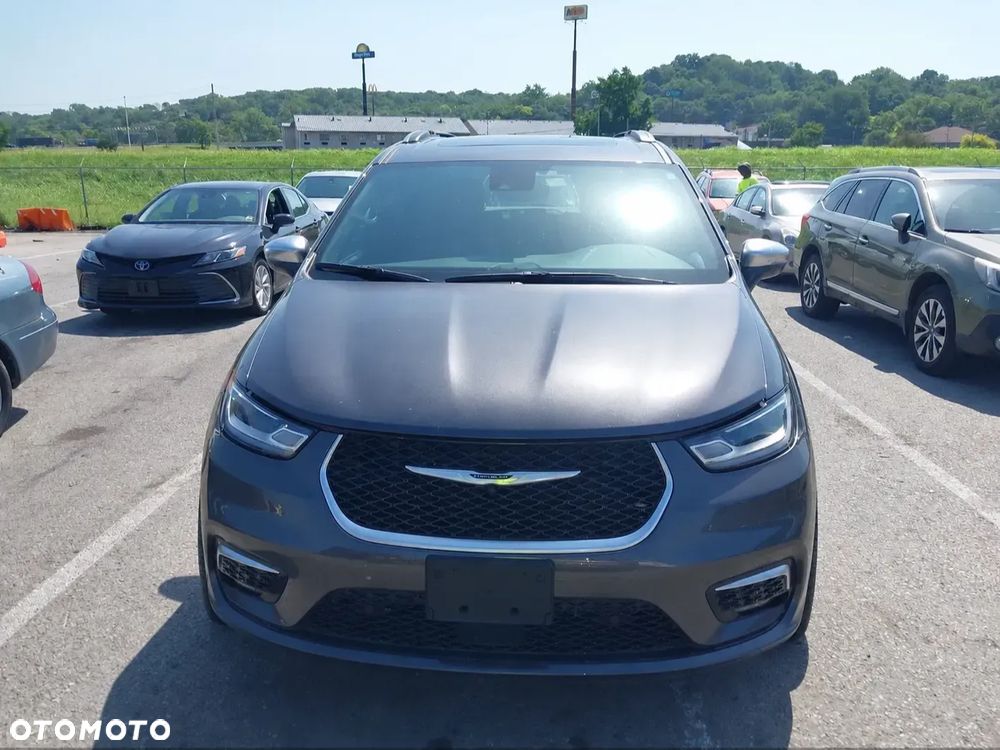 Chrysler Pacifica - 2