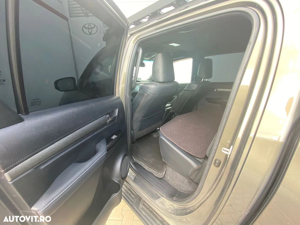 Toyota Hilux 2.8D 204CP 4x4 Double Cab AT Invincible - 8