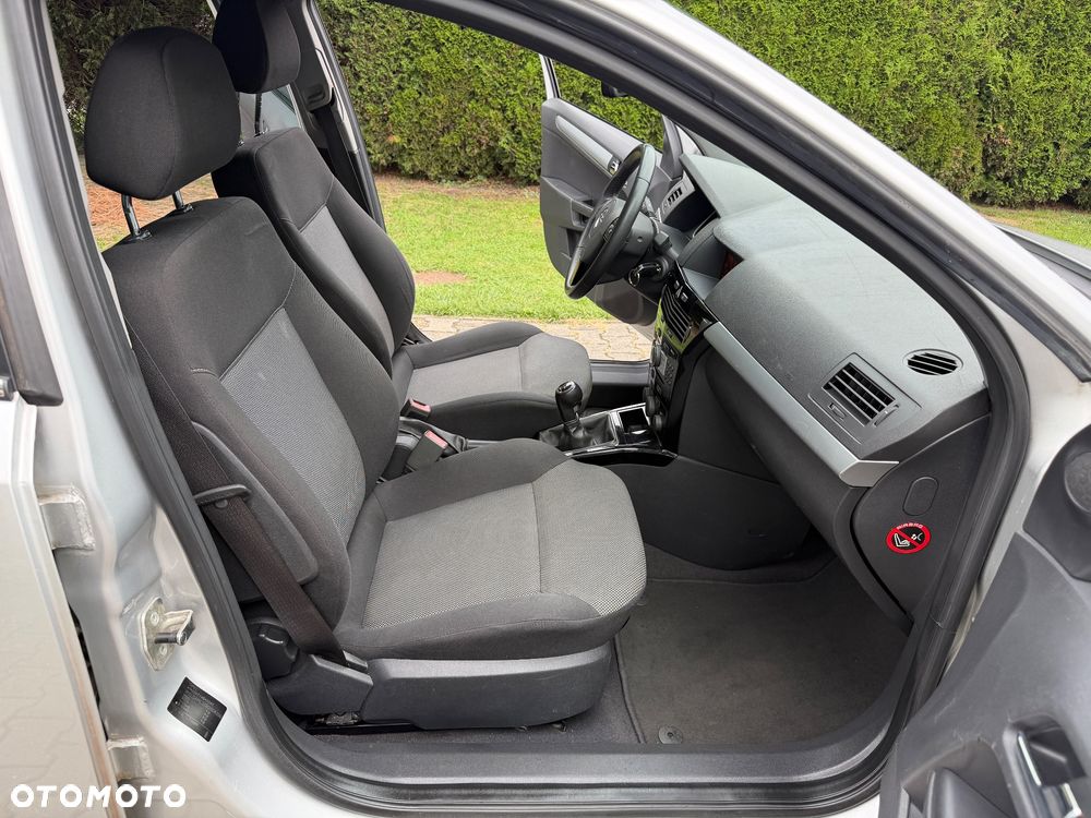 Opel Astra 1.6 Caravan Enjoy - 24