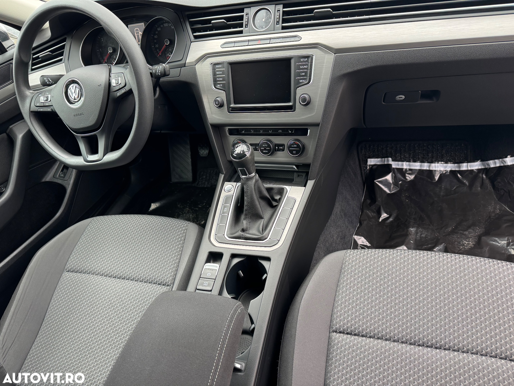 Volkswagen Passat Variant 2.0 TDI (BlueMotion Technology) Trendline - 13