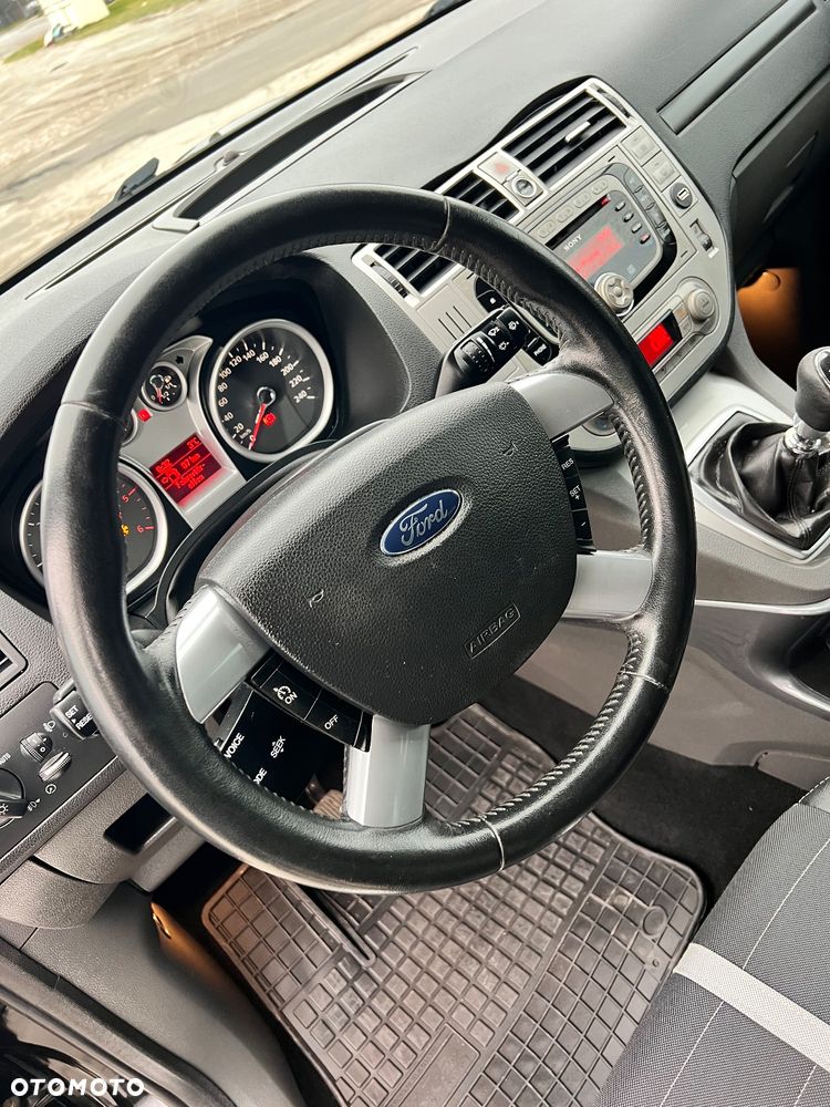 Ford Kuga 2.0 TDCi 4x4 Titanium - 12