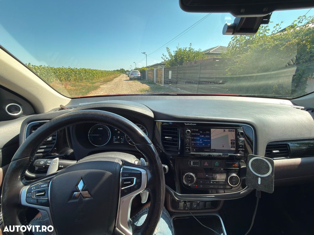 Mitsubishi Outlander 2.0 4WD Plus - 12