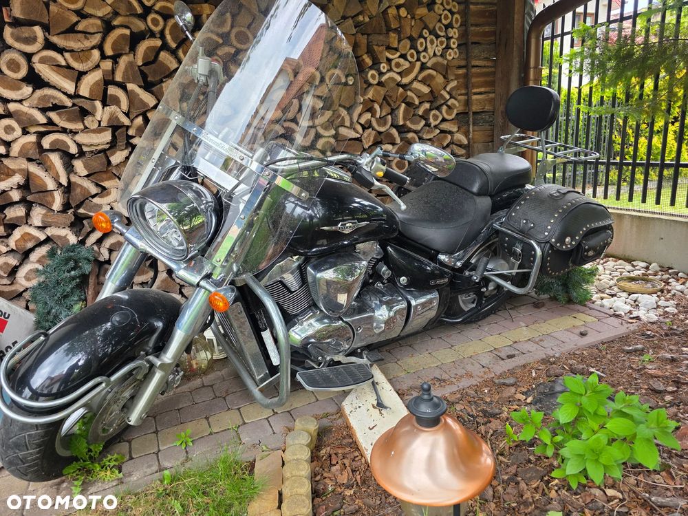Suzuki Intruder - 1